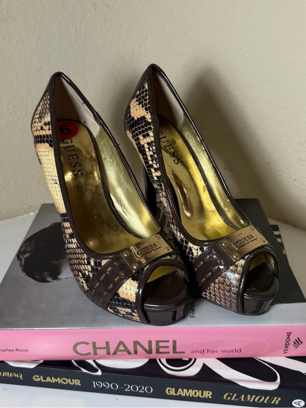 Vintage Guess Snakeskin Print Peep Toe Platform Heels – Size 6 - Picture 2 of 7